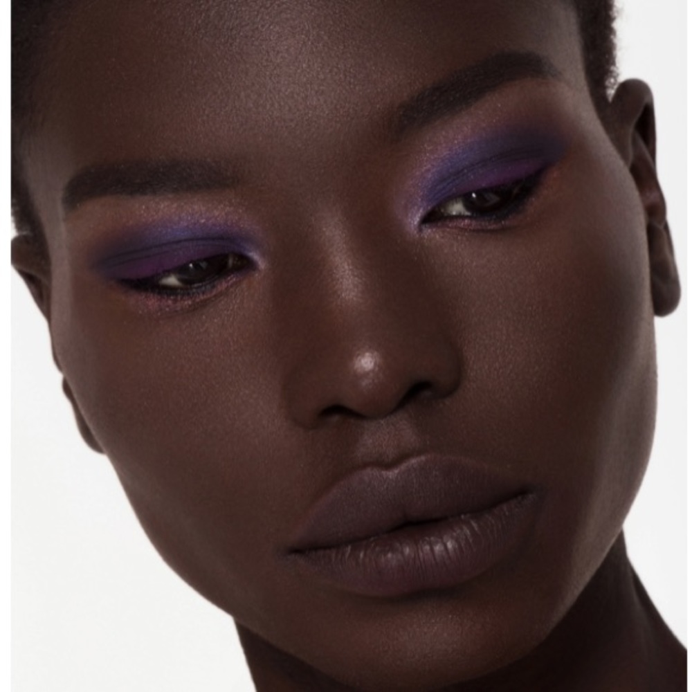 🎉2 X HP🎉 Kylie The Purple Eyeshadow Palette - Picture 15 of 16